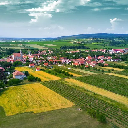 Penziony Hnanice 3* Hnanice (Znojmo)