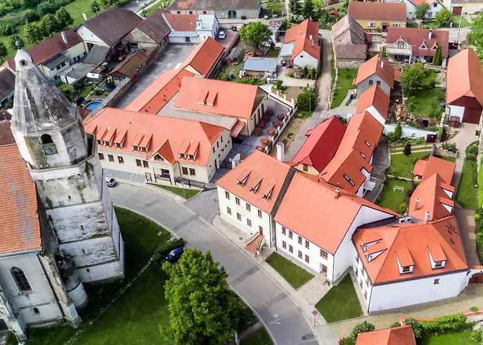 Penziony Hnanice 3* Hnanice (Znojmo)