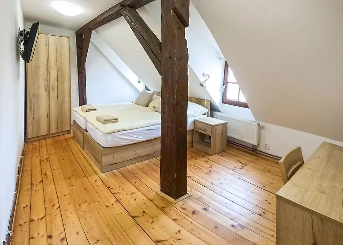 Penziony Hnanice 3* Hnanice (Znojmo)