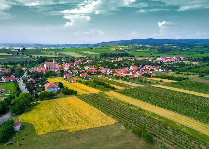Penziony Hnanice 3* Hnanice (Znojmo)